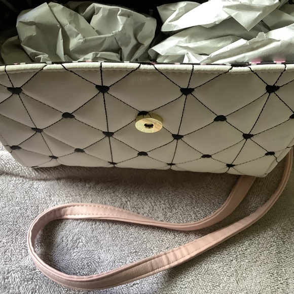 💜💜💜 Luv Betsey by Betsey Johnson Quilted Crossbody Bag. NWT - Picture 8 of 15